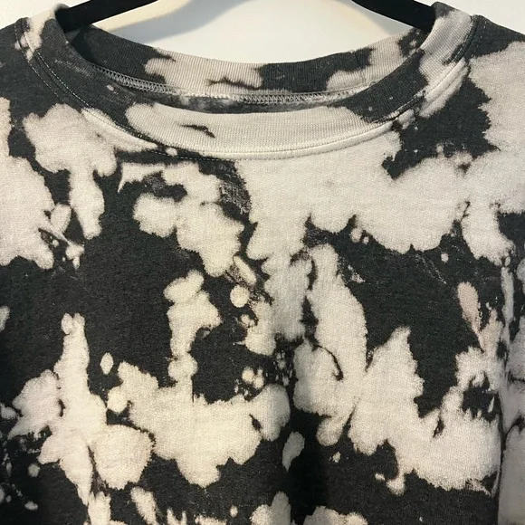 UO Urban Renewal Remade Monochrome Tie-Dye Crew Neck Sweatshirt One Size - Picture 2 of 6